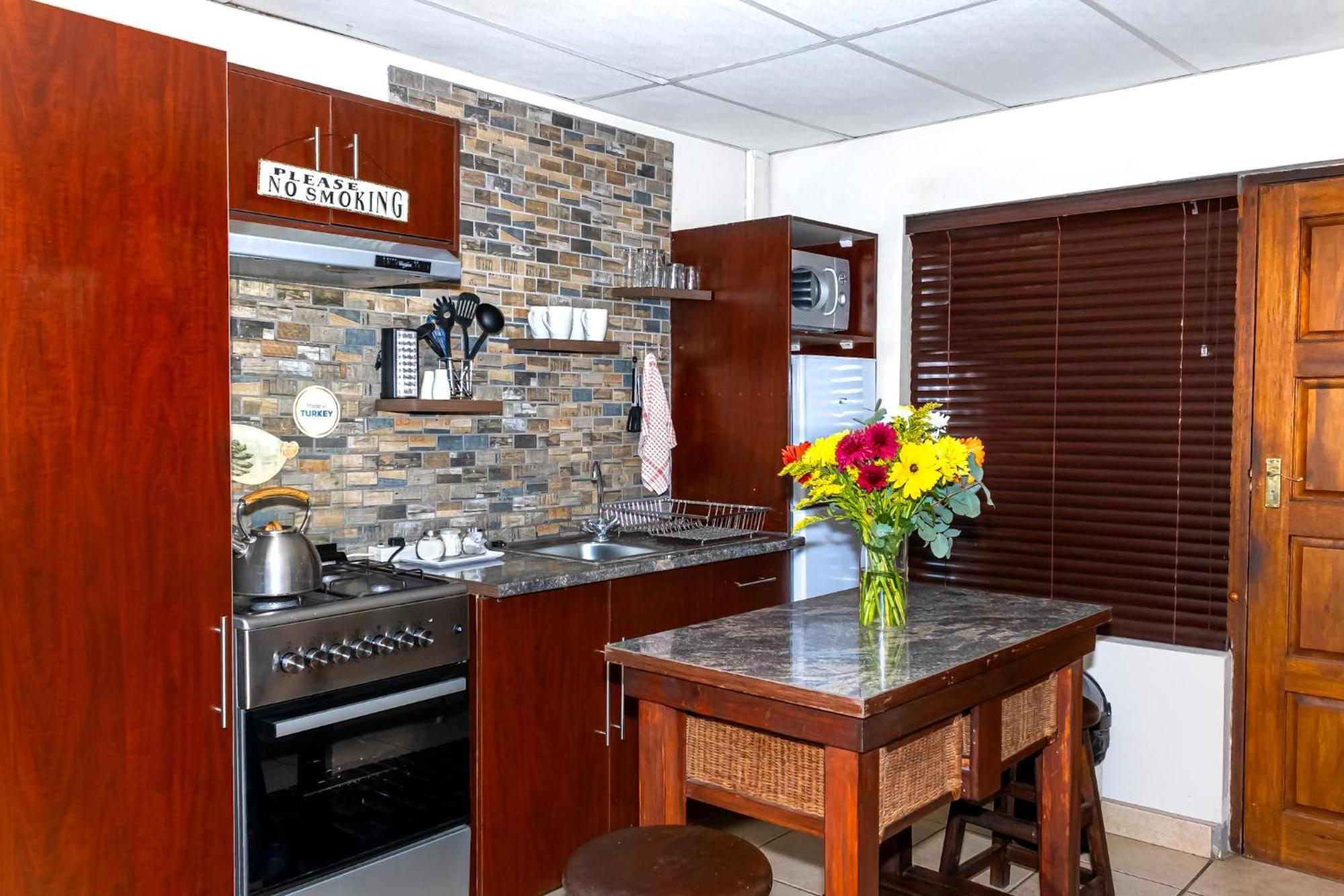 A Cherry Lane Self Catering And B&B Блумфонтейн Экстерьер фото
